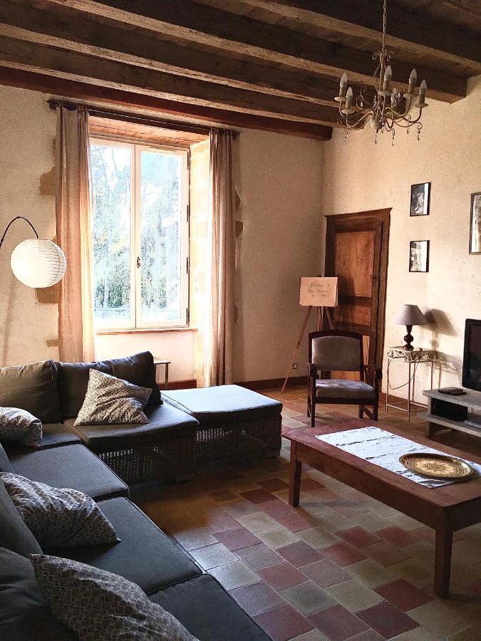 "La Maison De Villars" Au Coeur De La Nature Pressac Luaran gambar